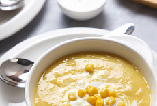 Крем-суп из батата и кукурузы с карри